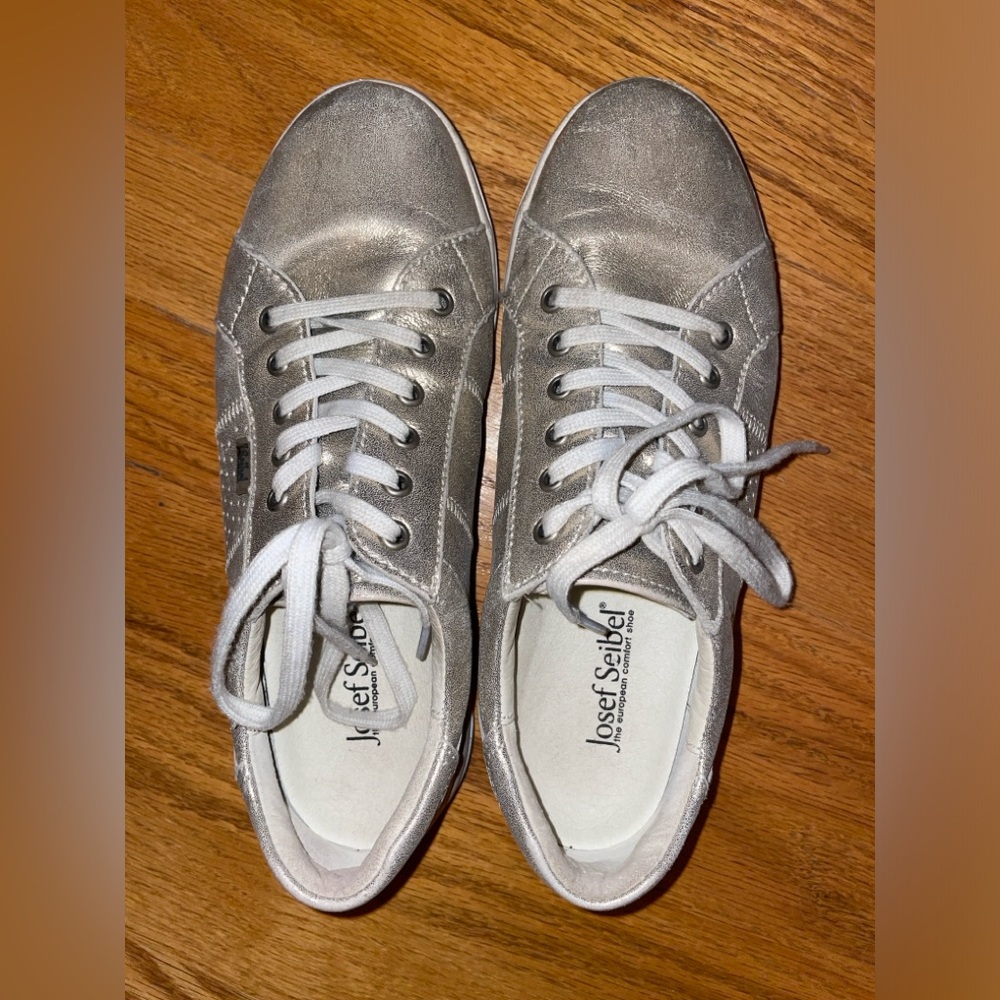 Josef Seibel sneakers size 38, in metallic light gold.
